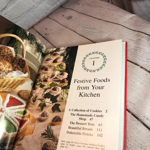 Vintage 1993 bettY CROCKER'S NEW CHRISTMAS cookbook - Picture 6 of 8